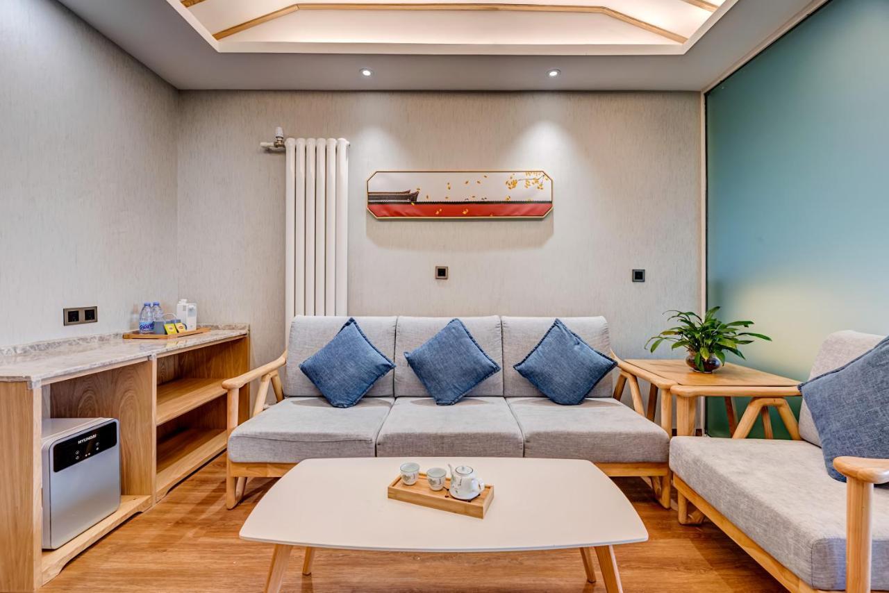Happy Dragon Saga Hotel With Terrace-- Free Wifi With Fluent English Speaking,Tourist Ticket Service&Food Recommendation,Near Tian'Anmen Forbidden City,Wangfujing Walking Street,Easy To Get Any Tour Sights By Metro Peking Exterior foto