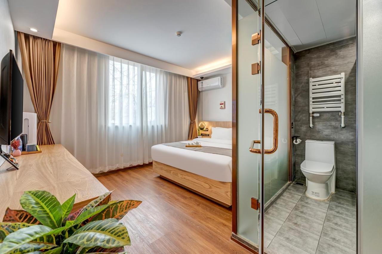 Happy Dragon Saga Hotel With Terrace-- Free Wifi With Fluent English Speaking,Tourist Ticket Service&Food Recommendation,Near Tian'Anmen Forbidden City,Wangfujing Walking Street,Easy To Get Any Tour Sights By Metro Peking Exterior foto