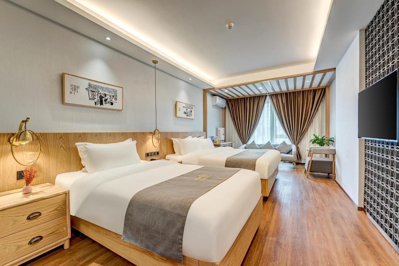 Happy Dragon Saga Hotel With Terrace-- Free Wifi With Fluent English Speaking,Tourist Ticket Service&Food Recommendation,Near Tian'Anmen Forbidden City,Wangfujing Walking Street,Easy To Get Any Tour Sights By Metro Peking Exterior foto