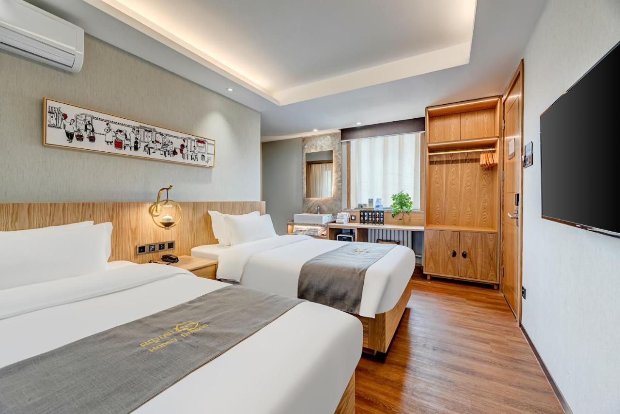 Happy Dragon Saga Hotel With Terrace-- Free Wifi With Fluent English Speaking,Tourist Ticket Service&Food Recommendation,Near Tian'Anmen Forbidden City,Wangfujing Walking Street,Easy To Get Any Tour Sights By Metro Peking Exterior foto