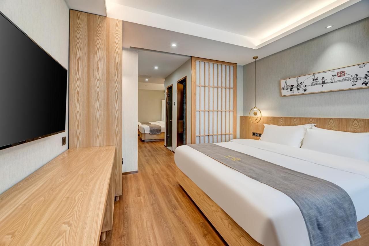 Happy Dragon Saga Hotel With Terrace-- Free Wifi With Fluent English Speaking,Tourist Ticket Service&Food Recommendation,Near Tian'Anmen Forbidden City,Wangfujing Walking Street,Easy To Get Any Tour Sights By Metro Peking Exterior foto