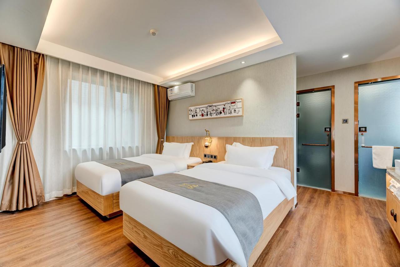 Happy Dragon Saga Hotel With Terrace-- Free Wifi With Fluent English Speaking,Tourist Ticket Service&Food Recommendation,Near Tian'Anmen Forbidden City,Wangfujing Walking Street,Easy To Get Any Tour Sights By Metro Peking Exterior foto