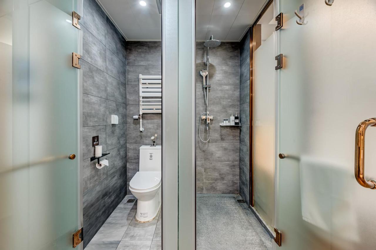Happy Dragon Saga Hotel With Terrace-- Free Wifi With Fluent English Speaking,Tourist Ticket Service&Food Recommendation,Near Tian'Anmen Forbidden City,Wangfujing Walking Street,Easy To Get Any Tour Sights By Metro Peking Exterior foto
