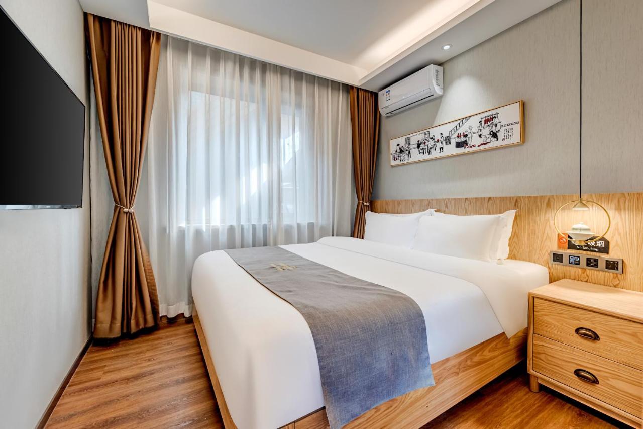 Happy Dragon Saga Hotel With Terrace-- Free Wifi With Fluent English Speaking,Tourist Ticket Service&Food Recommendation,Near Tian'Anmen Forbidden City,Wangfujing Walking Street,Easy To Get Any Tour Sights By Metro Peking Exterior foto